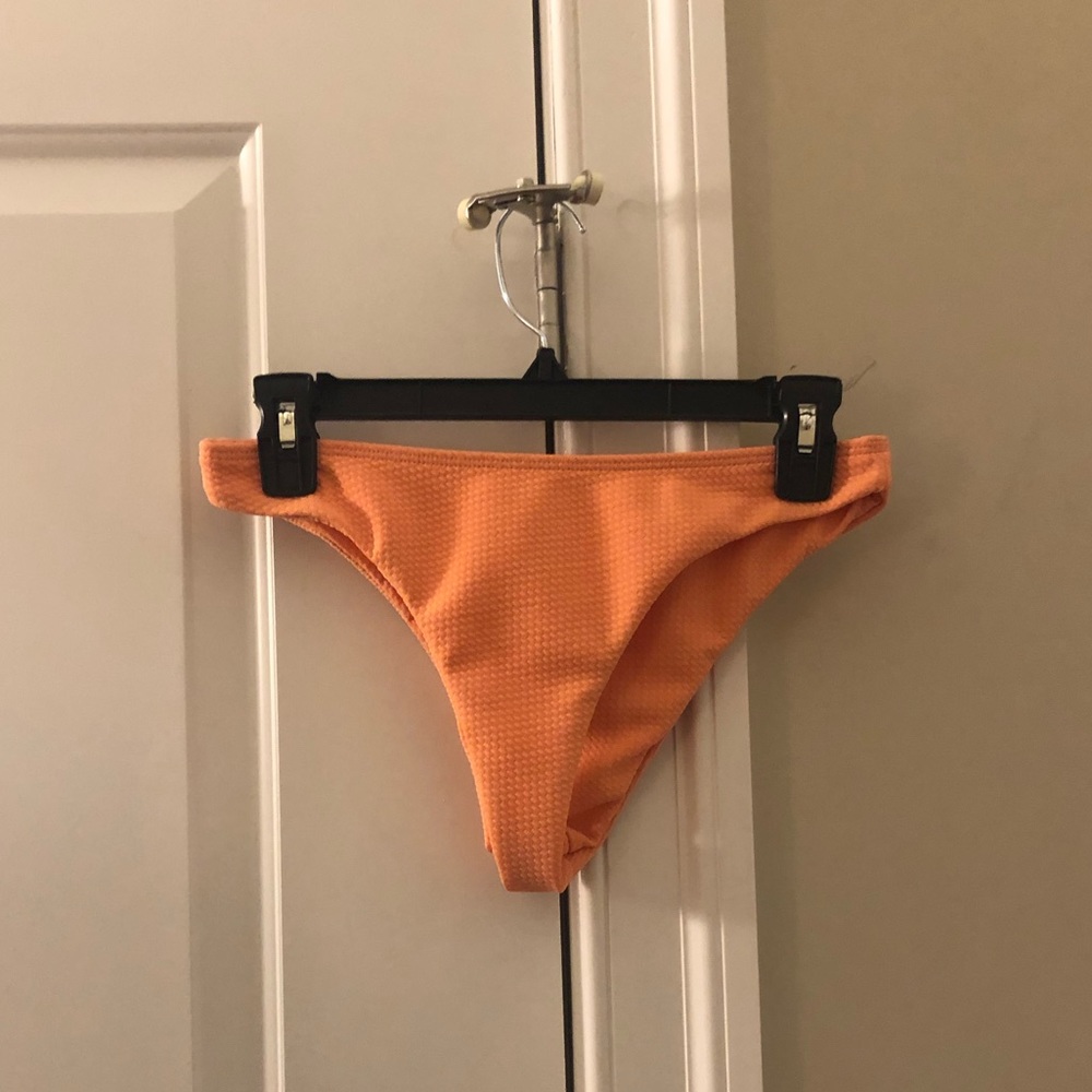 Bikini bottom. Coral. Size medium.